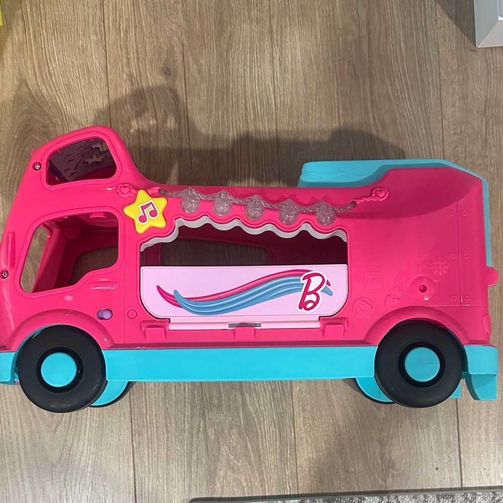 LITTLE PEOPLE BARBIE CAMPER